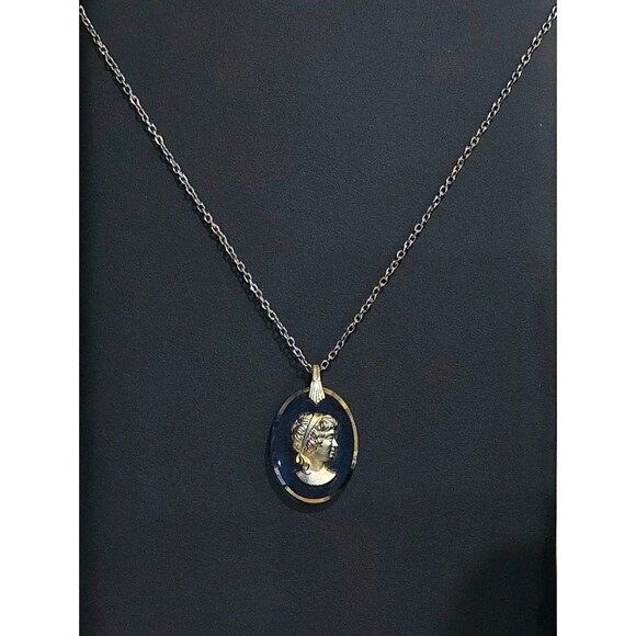 Silvertone Cameo necklace, blue pendant necklace 053 - Picture 1 of 3